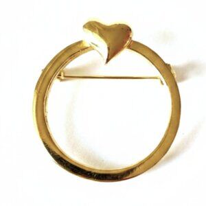 Vintage-Inspired Gold Circle Brooch with Heart Accent